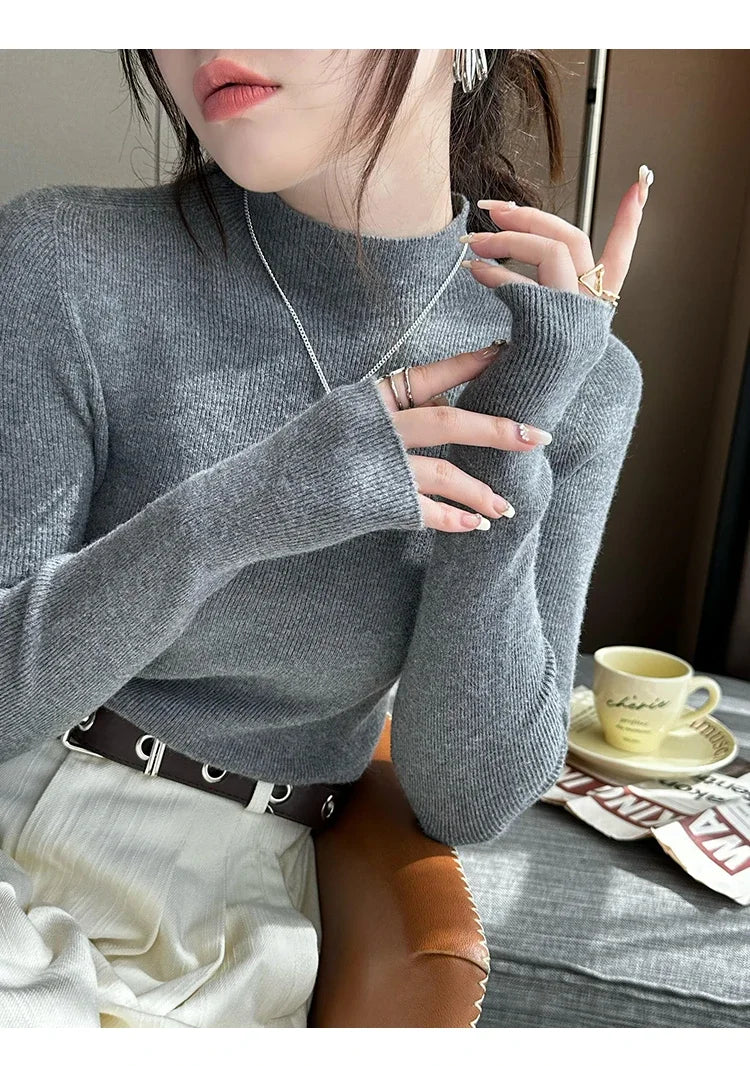 Stylish Women's Mock Neck Pullover Sweater for Autumn/Winter - Comfortable Knit Tops in Classic Black & White