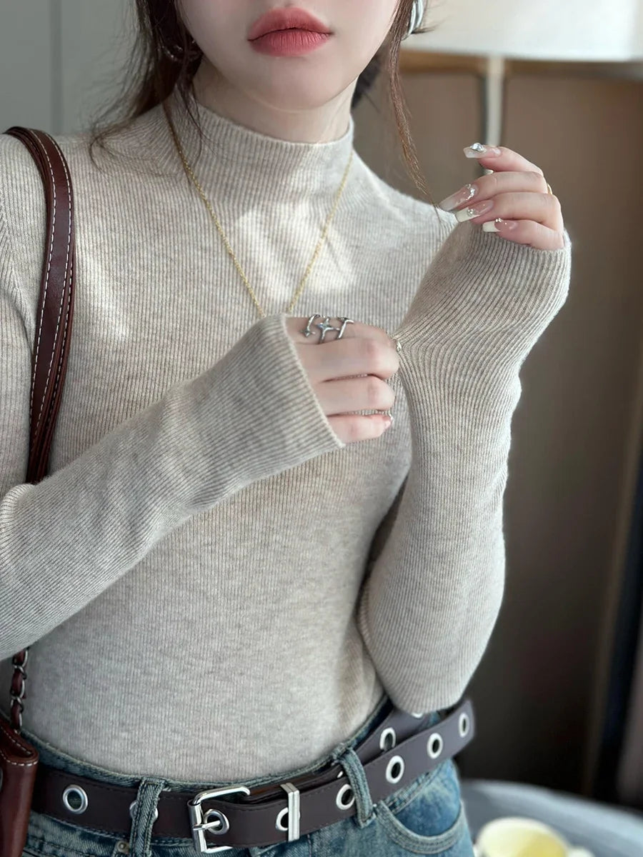 Stylish Women's Mock Neck Pullover Sweater for Autumn/Winter - Comfortable Knit Tops in Classic Black & White