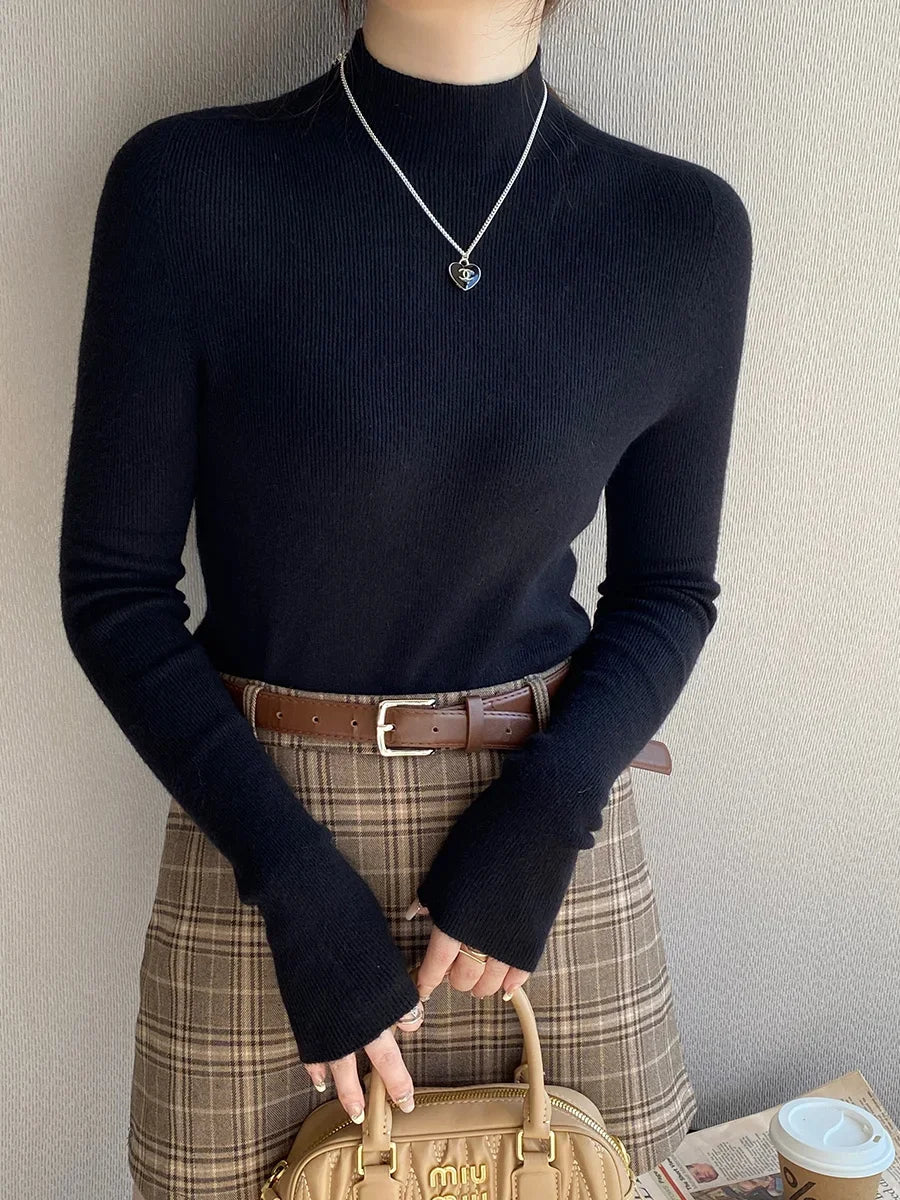 Stylish Women's Mock Neck Pullover Sweater for Autumn/Winter - Comfortable Knit Tops in Classic Black & White