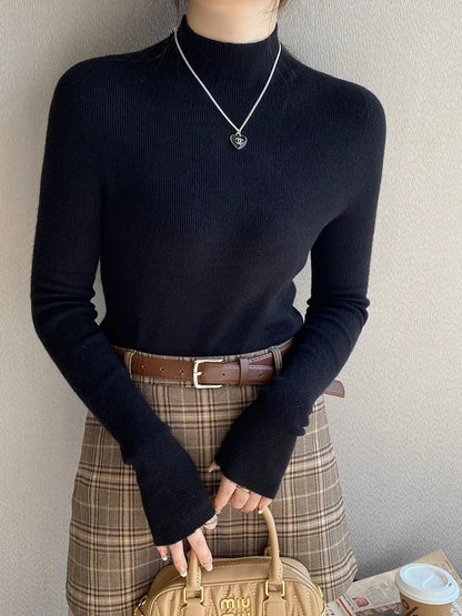 Stylish Women's Mock Neck Pullover Sweater for Autumn/Winter - Comfortable Knit Tops in Classic Black & White