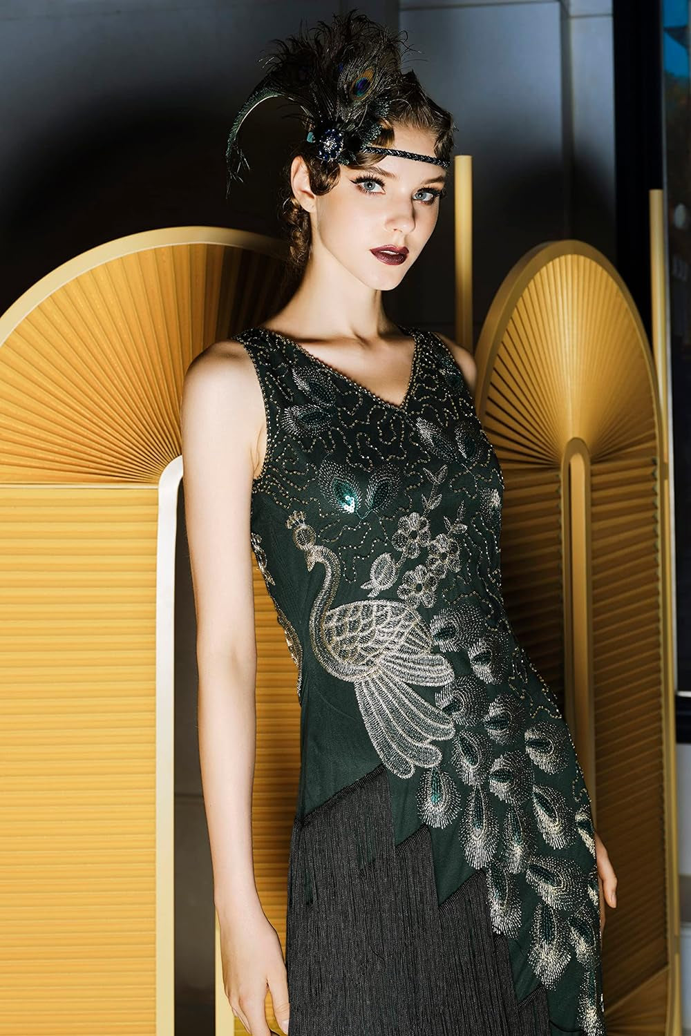 Glamorous 1920s Vintage Peacock Sequined Flapper Dress with Fringes - Perfect for Gatsby Parties and Special Occasions